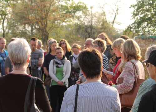 Auftakt der Gedenkveranstaltung am Tatort in der Wolfsburger Str. 48 in Halberstadt