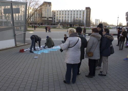 Teilnehmer*innen der Gedenkkundgebung